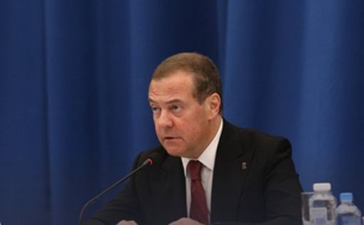 Медведев осудил Трампа за слова о победе во Второй мировой и пригрозил Киеву