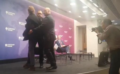 Выступление министра Великобритании было прервано палестинским протестом