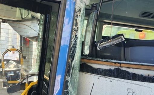 В Бней-Браке столкнулись три автобуса, погиб пешеход, перевернулся автомобиль