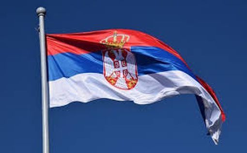 Тысячи людей вышли на проправительственный митинг в Сербии