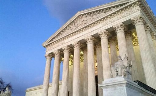 Верховный суд США блокирует новые депортации в соответствии с законом XVIII века