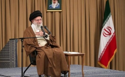 Хаменеи уверен в позиции Ирана, но не уверен в США